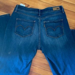 Woman’s Levi’s size 12
